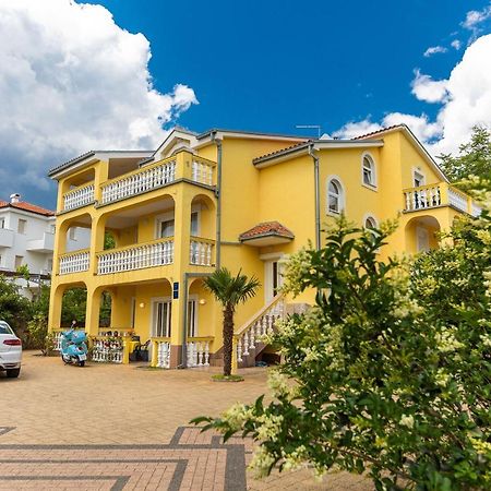 Apartments Artan Crikvenica Exteriör bild